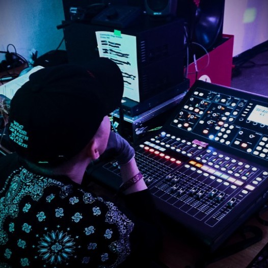 ssoni front of house